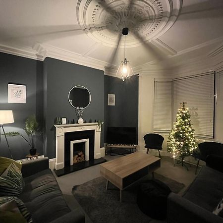 High Barnes 3 Bed House With Parking, Sleeps 7, Quiet Location Daire Sunderland  Dış mekan fotoğraf