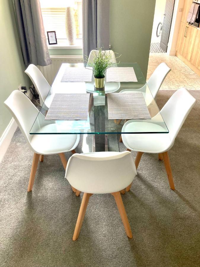 High Barnes 3 Bed House With Parking, Sleeps 7, Quiet Location Daire Sunderland  Dış mekan fotoğraf