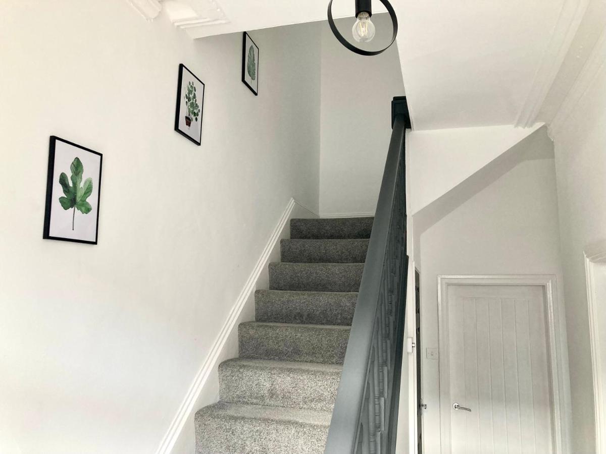 High Barnes 3 Bed House With Parking, Sleeps 7, Quiet Location Daire Sunderland  Dış mekan fotoğraf