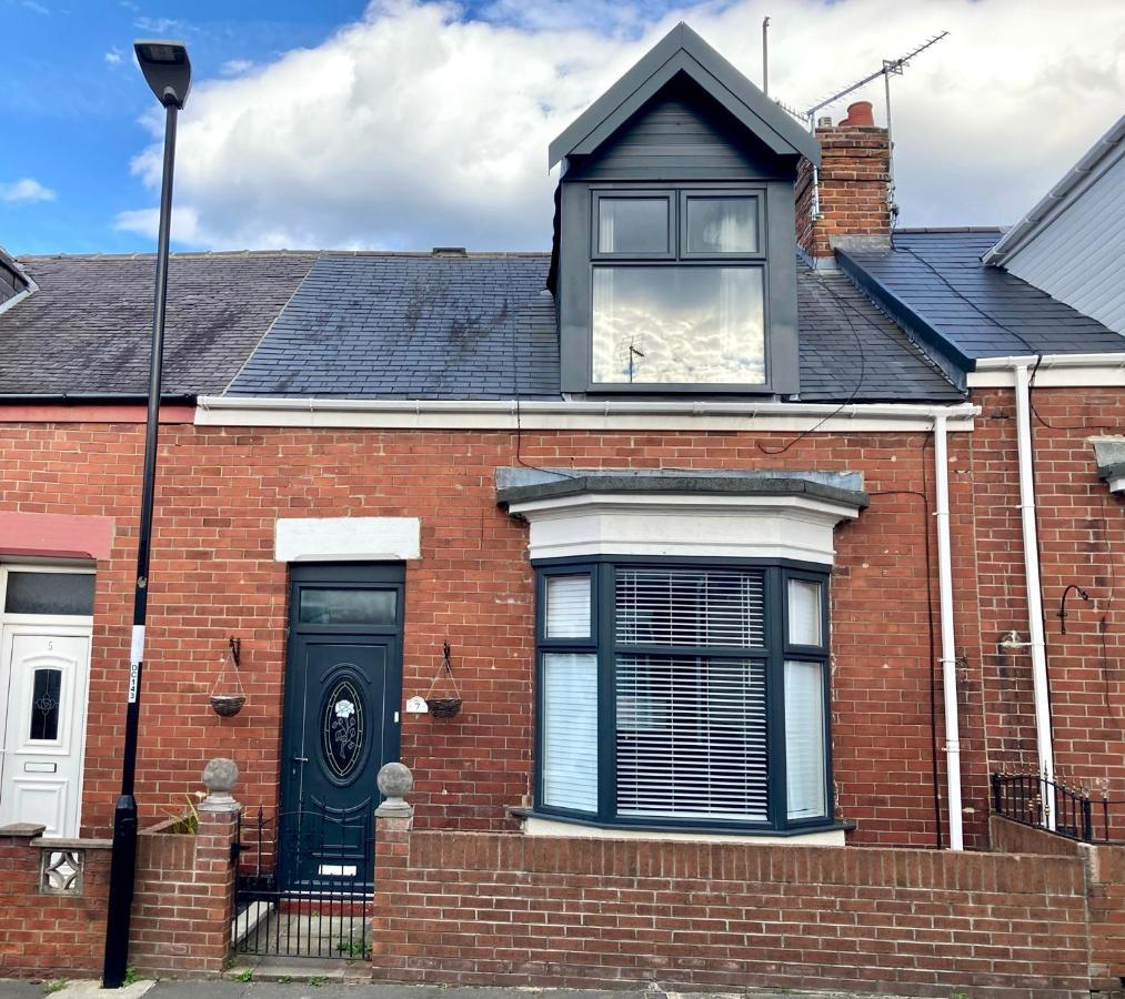 High Barnes 3 Bed House With Parking, Sleeps 7, Quiet Location Daire Sunderland  Dış mekan fotoğraf